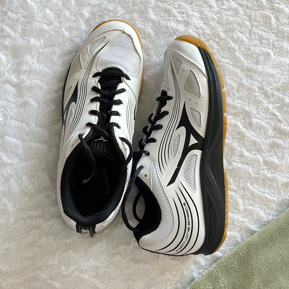 Volleyball shoes